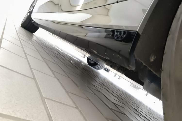 Used BMW i5 2024 eDrive 35L Luxury Model with M Sport Package Left Side Sill