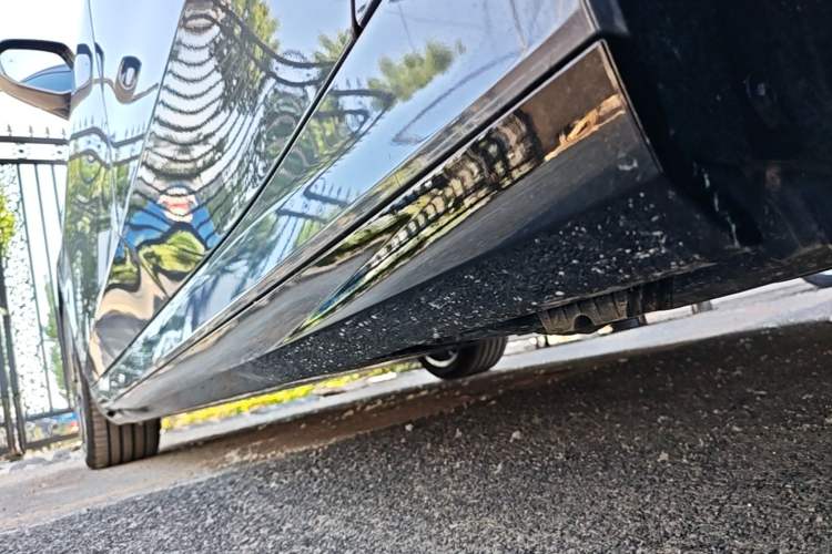 Used BMW i5 2024 eDrive 35L M Sport Package Left Side Sill