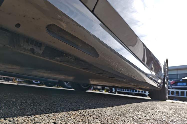 Used BMW i5 2024 eDrive 35L Luxury Package Left Side Sill