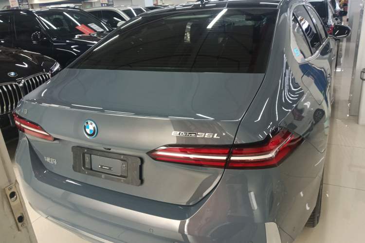 Used BMW i5 2024 eDrive 35L Luxury Package Rear Right 45 Deg