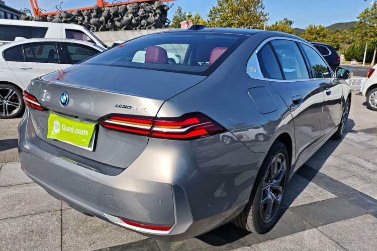 Used BMW i5 2024 eDrive 35L Luxury Package Rear Right 45 Deg