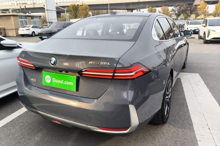 Used BMW i5 2024 eDrive 35L Luxury Package Rear Right 45 Deg