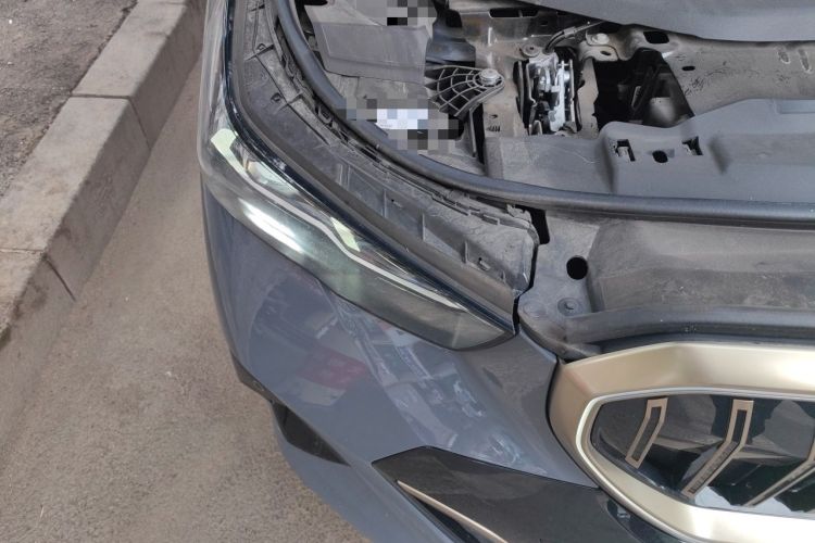 Used BMW i5 2024 eDrive 35L Luxury Model with M Sport Package Right Front Headlight