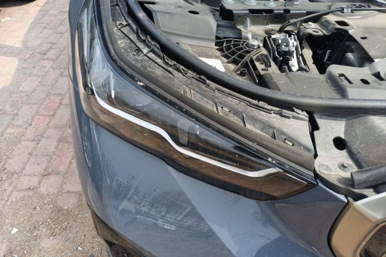 Used BMW i5 2024 eDrive 35L Luxury Model with M Sport Package Right Front Headlight