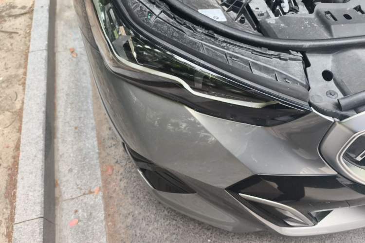 Used BMW i5 2024 eDrive 35L Luxury Model with M Sport Package Right Front Headlight