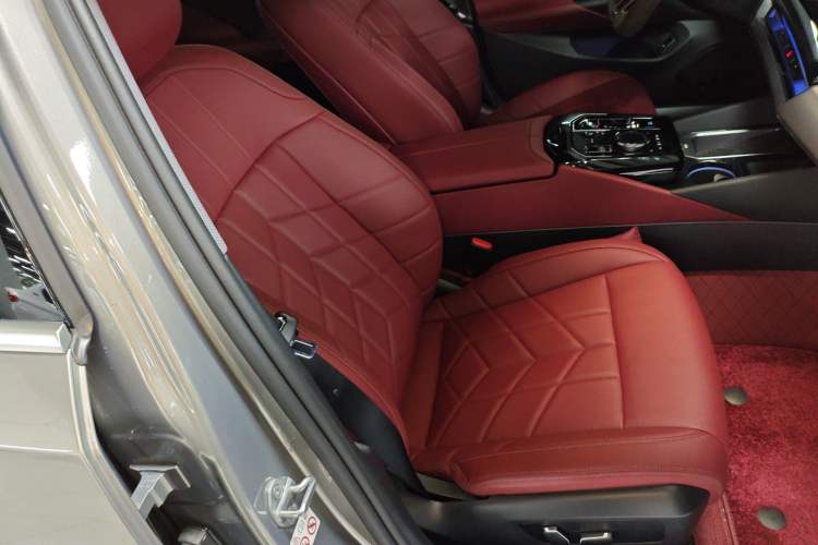 Used BMW i5 2024 eDrive 35L M Sport Package Right Front Seat