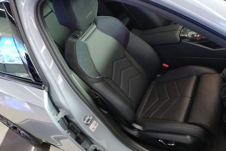 Used BMW i5 2024 xDrive M60 Right Front Seat
