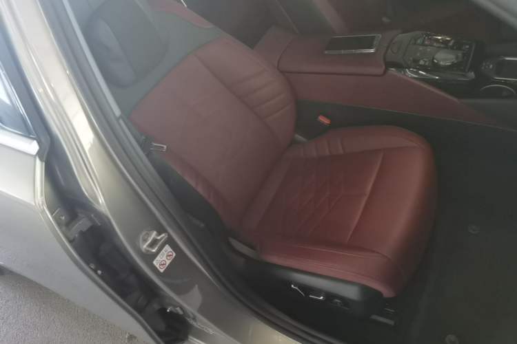 Used BMW i5 2024 eDrive 35L Luxury Model with M Sport Package Right Front Seat