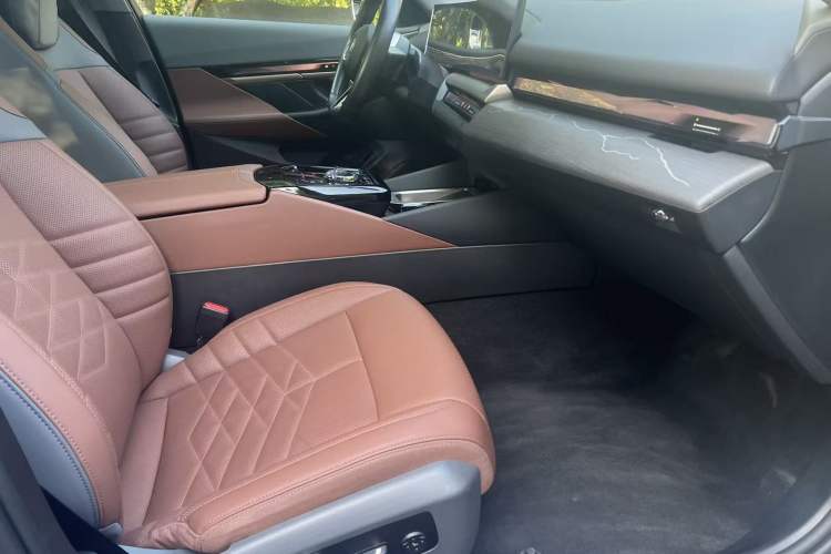 Used BMW i5 2024 eDrive 35L Luxury Model with M Sport Package Right Front Seat