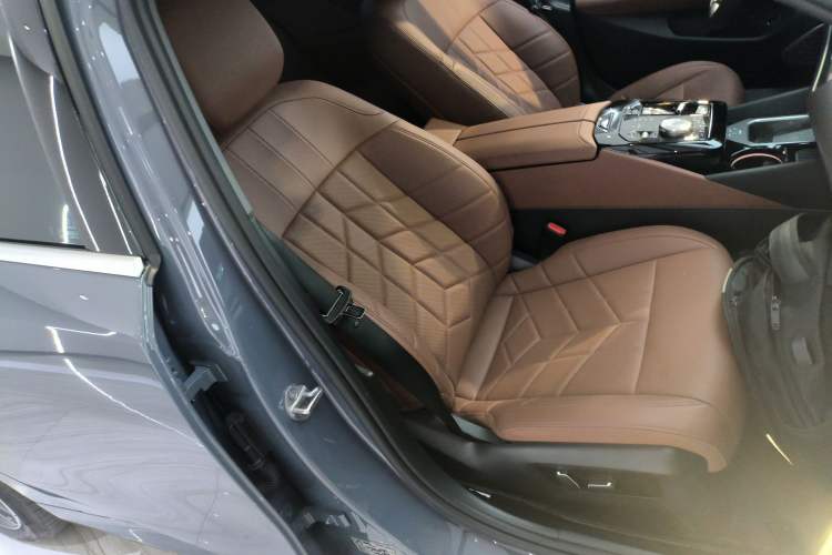 Used BMW i5 2024 eDrive 35L M Sport Package Right Front Seat
