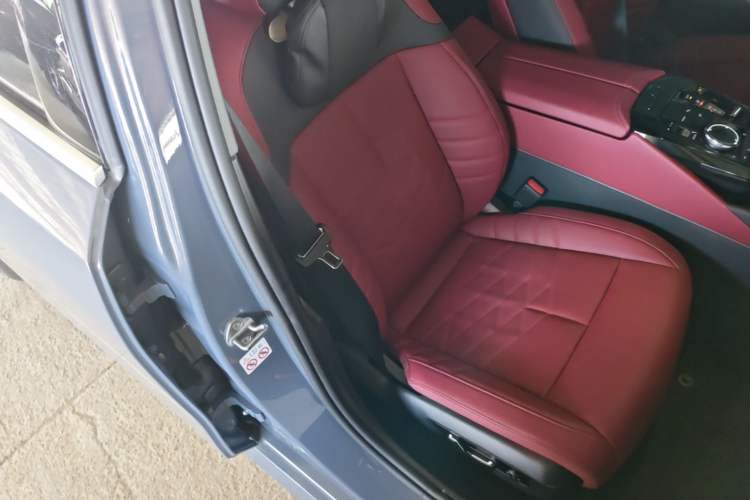 Used BMW i5 2024 eDrive 35L Luxury Package Right Front Seat