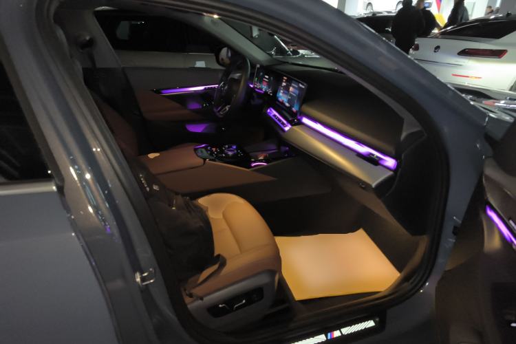 Used BMW i5 2024 eDrive 35L Luxury Model with M Sport Package Right Front Seat