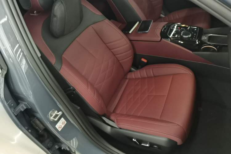 Used BMW i5 2024 eDrive 35L Luxury Model with M Sport Package Right Front Seat