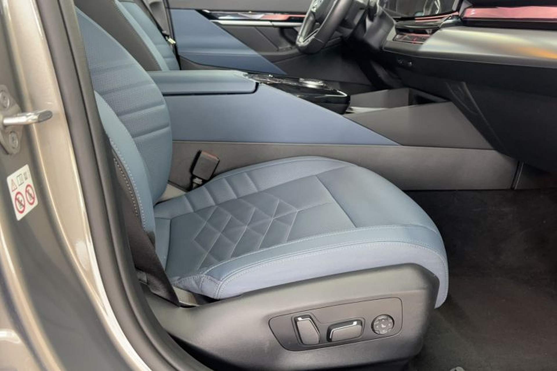 Used BMW i5 2024 eDrive 35L Luxury Model with M Sport Package Right Front Seat
