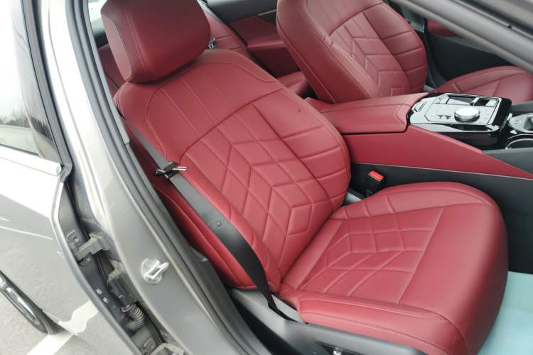 Used BMW i5 2024 eDrive 35L M Sport Package Right Front Seat