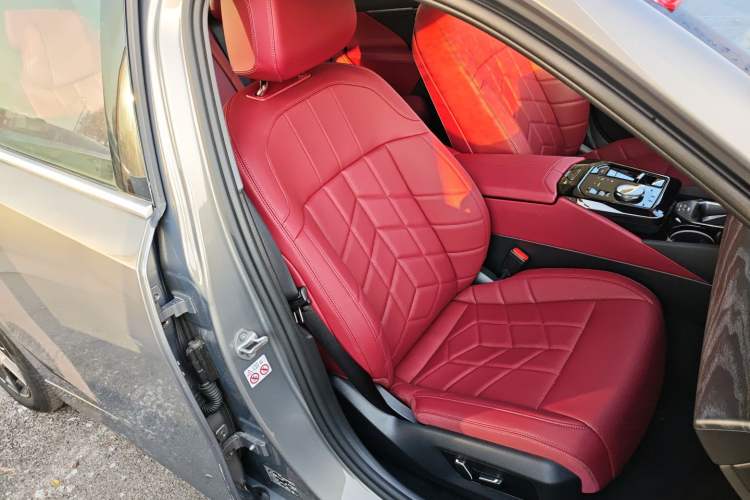 Used BMW i5 2024 eDrive 35L Luxury Package Right Front Seat