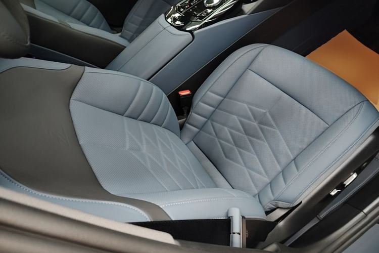Used BMW i5 2024 eDrive 35L Luxury Model with M Sport Package Right Front Seat