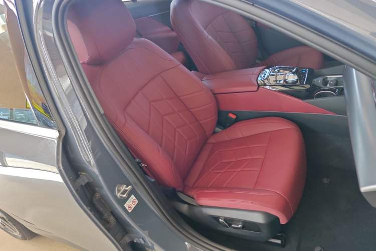 Used BMW i5 2024 eDrive 35L M Sport Package Right Front Seat