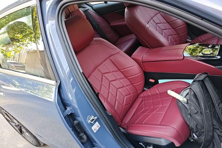 Used BMW i5 2024 eDrive 35L M Sport Package Right Front Seat