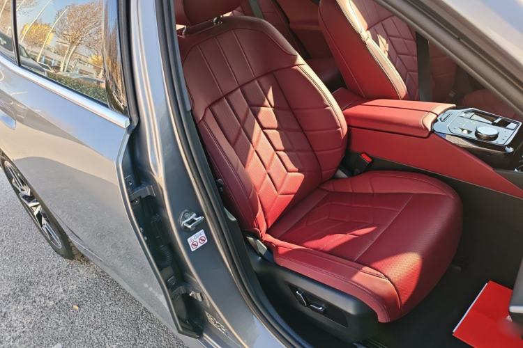Used BMW i5 2024 eDrive 35L M Sport Package Right Front Seat