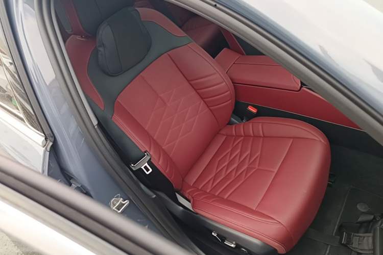 Used BMW i5 2024 eDrive 35L Luxury Model with M Sport Package Right Front Seat