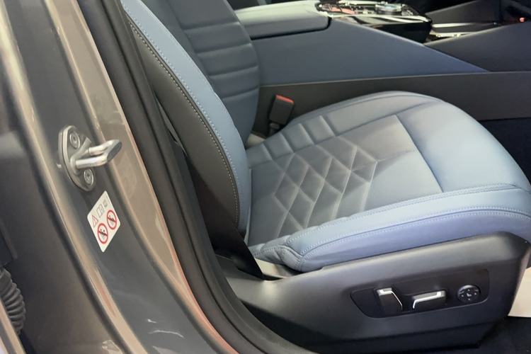 Used BMW i5 2024 eDrive 35L Luxury Model with M Sport Package Right Front Seat