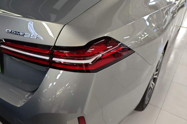 Used BMW i5 2024 eDrive 35L M Sport Package Right Rear Taillight