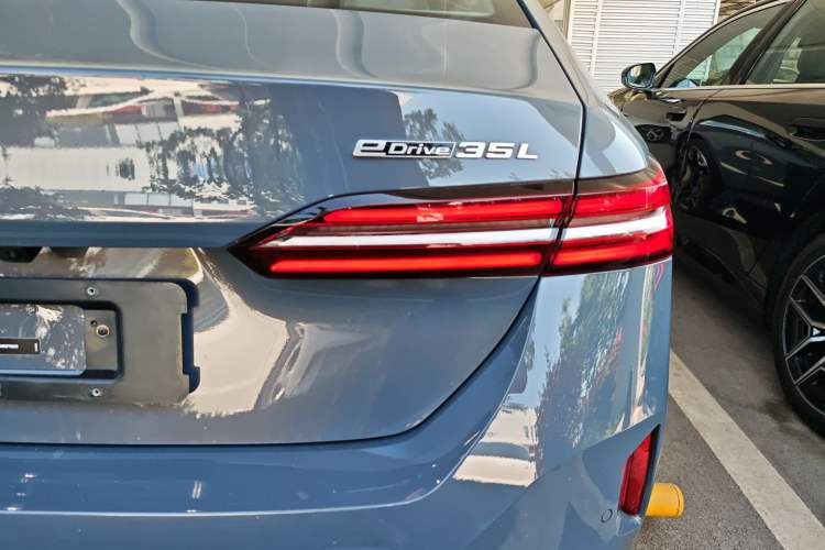 Used BMW i5 2024 eDrive 35L Luxury Model with M Sport Package Right Rear Taillight
