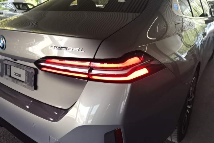 Used BMW i5 2024 eDrive 35L Luxury Model with M Sport Package Right Rear Taillight
