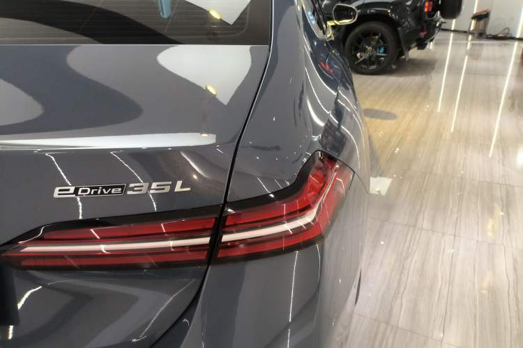 Used BMW i5 2024 eDrive 35L M Sport Package Right Rear Taillight