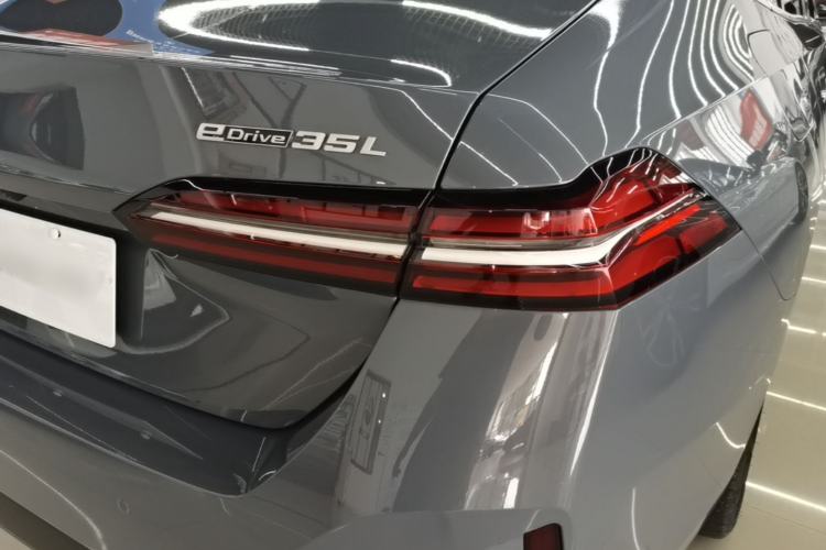Used BMW i5 2024 eDrive 35L Luxury Model with M Sport Package Right Rear Taillight