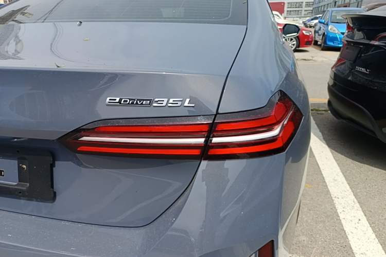 Used BMW i5 2024 eDrive 35L Luxury Model with M Sport Package Right Rear Taillight