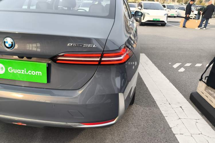 Used BMW i5 2024 eDrive 35L Luxury Package Right Rear Taillight