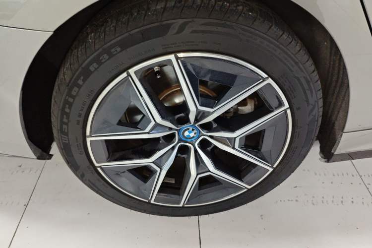Used BMW i5 2024 eDrive 35L M Sport Package Right Rear Wheel Hub