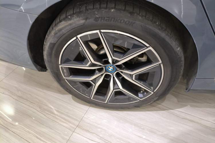 Used BMW i5 2024 eDrive 35L M Sport Package Right Rear Wheel Hub