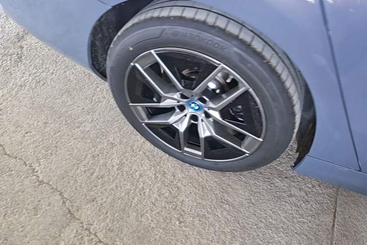 Used BMW i5 2024 eDrive 35L Luxury Package Right Rear Wheel Hub