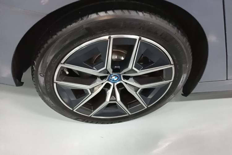 Used BMW i5 2024 eDrive 35L M Sport Package Right Rear Wheel Hub