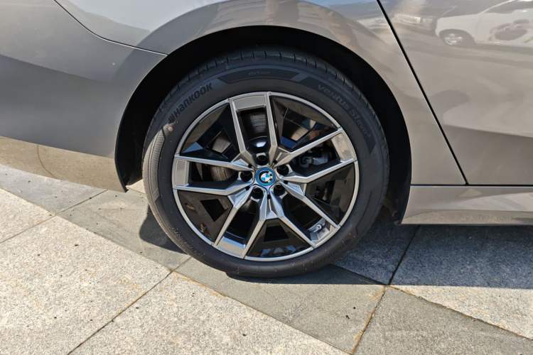 Used BMW i5 2024 eDrive 35L Luxury Package Right Rear Wheel Hub