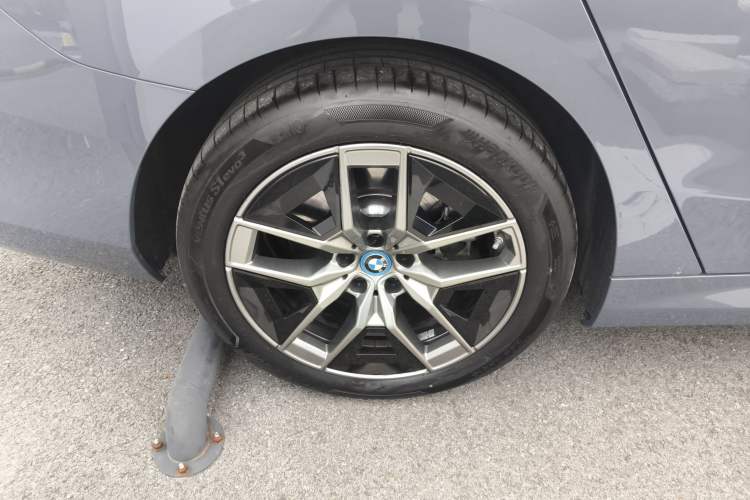 Used BMW i5 2024 eDrive 35L Luxury Package Right Rear Wheel Hub