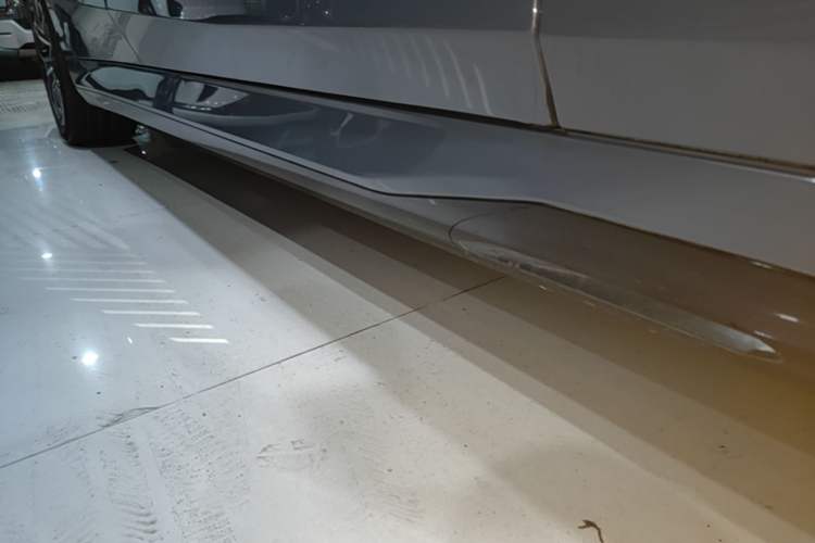 Used BMW i5 2024 eDrive 35L M Sport Package Right Side Sill