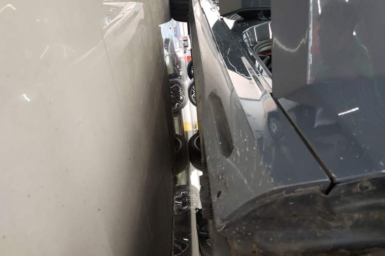 Used BMW i5 2024 eDrive 35L Prestige Luxury Package Right Side Sill