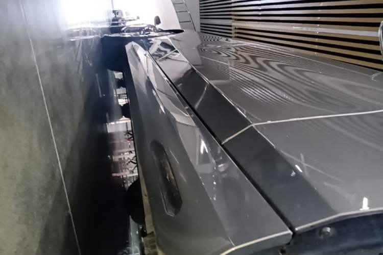Used BMW i5 2024 eDrive 35L Prestige Luxury Package Right Side Sill