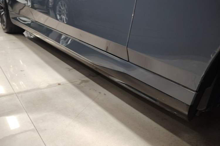 Used BMW i5 2024 eDrive 35L Luxury Model with M Sport Package Right Side Sill