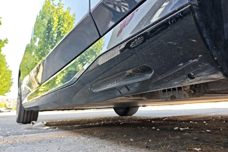 Used BMW i5 2024 eDrive 35L M Sport Package Right Side Sill