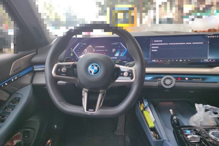 Used BMW i5 2024 eDrive 35L Luxury Model with M Sport Package Steering Wheel