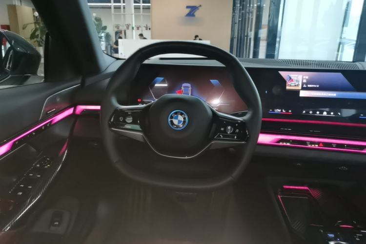 Used BMW i5 2024 eDrive 35L Prestige Luxury Package Steering Wheel