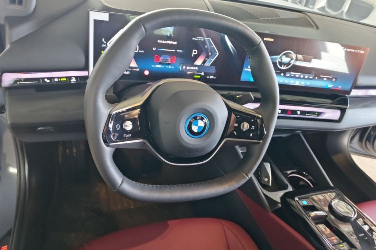 Used BMW i5 2024 eDrive 35L Luxury Package Steering Wheel