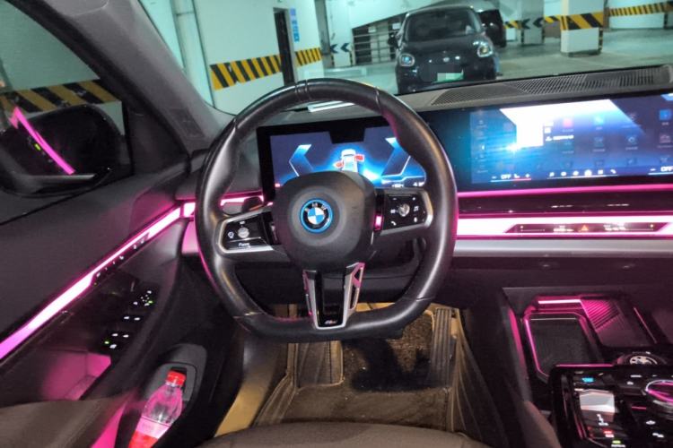Used BMW i5 2024 eDrive 35L M Sport Package Steering Wheel