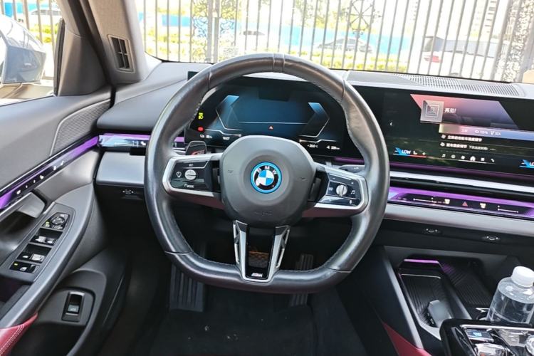 Used BMW i5 2024 eDrive 35L M Sport Package Steering Wheel