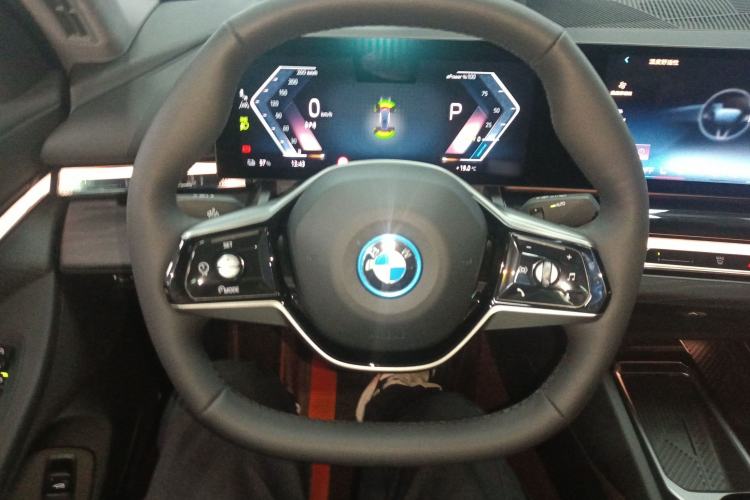 Used BMW i5 2024 eDrive 35L Luxury Package Steering Wheel